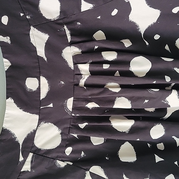 Theory Teala Tangiers Black White Large Circle Graphic‎ print sleeveless Top - Picture 4 of 8